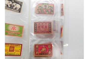 戦前　当時物　中国輸出用・日本など　マッチラベル129枚セット(マッチレッテル、マッチペーパー、燐寸、燐票、東京瓦斯株式會社、泰記洋行、三井洋行、カニ、蟹、海老、エビ、鼠、ねずみ、猿、サル、猪、孔雀、鹿、蝙蝠、コウモリ、象、ゾウ、蜂、ハチ、騎馬、人物、昆虫、広告、商標、ファイル付き、動物、神、日本製)(R-079244)