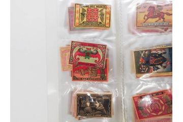 戦前　当時物　中国輸出用・日本など　マッチラベル129枚セット(マッチレッテル、マッチペーパー、燐寸、燐票、東京瓦斯株式會社、泰記洋行、三井洋行、カニ、蟹、海老、エビ、鼠、ねずみ、猿、サル、猪、孔雀、鹿、蝙蝠、コウモリ、象、ゾウ、蜂、ハチ、騎馬、人物、昆虫、広告、商標、ファイル付き、動物、神、日本製)(R-079244)