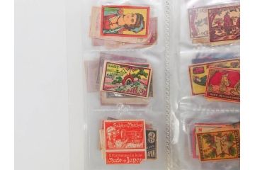 戦前　当時物　中国輸出用・日本など　マッチラベル129枚セット(マッチレッテル、マッチペーパー、燐寸、燐票、東京瓦斯株式會社、泰記洋行、三井洋行、カニ、蟹、海老、エビ、鼠、ねずみ、猿、サル、猪、孔雀、鹿、蝙蝠、コウモリ、象、ゾウ、蜂、ハチ、騎馬、人物、昆虫、広告、商標、ファイル付き、動物、神、日本製)(R-079244)