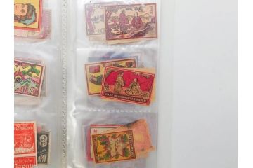 戦前　当時物　中国輸出用・日本など　マッチラベル129枚セット(マッチレッテル、マッチペーパー、燐寸、燐票、東京瓦斯株式會社、泰記洋行、三井洋行、カニ、蟹、海老、エビ、鼠、ねずみ、猿、サル、猪、孔雀、鹿、蝙蝠、コウモリ、象、ゾウ、蜂、ハチ、騎馬、人物、昆虫、広告、商標、ファイル付き、動物、神、日本製)(R-079244)