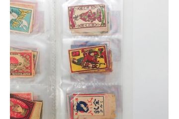 戦前　当時物　中国輸出用・日本など　マッチラベル129枚セット(マッチレッテル、マッチペーパー、燐寸、燐票、東京瓦斯株式會社、泰記洋行、三井洋行、カニ、蟹、海老、エビ、鼠、ねずみ、猿、サル、猪、孔雀、鹿、蝙蝠、コウモリ、象、ゾウ、蜂、ハチ、騎馬、人物、昆虫、広告、商標、ファイル付き、動物、神、日本製)(R-079244)