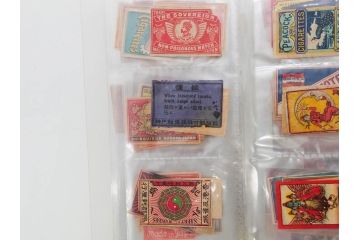 戦前　当時物　中国輸出用・日本など　マッチラベル129枚セット(マッチレッテル、マッチペーパー、燐寸、燐票、東京瓦斯株式會社、泰記洋行、三井洋行、カニ、蟹、海老、エビ、鼠、ねずみ、猿、サル、猪、孔雀、鹿、蝙蝠、コウモリ、象、ゾウ、蜂、ハチ、騎馬、人物、昆虫、広告、商標、ファイル付き、動物、神、日本製)(R-079244)