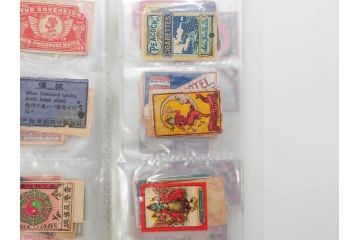 戦前　当時物　中国輸出用・日本など　マッチラベル129枚セット(マッチレッテル、マッチペーパー、燐寸、燐票、東京瓦斯株式會社、泰記洋行、三井洋行、カニ、蟹、海老、エビ、鼠、ねずみ、猿、サル、猪、孔雀、鹿、蝙蝠、コウモリ、象、ゾウ、蜂、ハチ、騎馬、人物、昆虫、広告、商標、ファイル付き、動物、神、日本製)(R-079244)