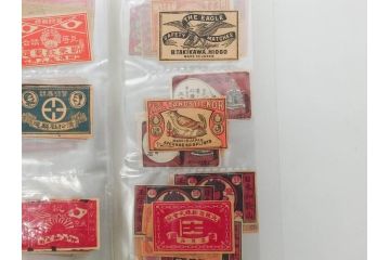 戦前　当時物　中国輸出用・日本など　マッチラベル129枚セット(マッチレッテル、マッチペーパー、燐寸、燐票、東京瓦斯株式會社、泰記洋行、三井洋行、カニ、蟹、海老、エビ、鼠、ねずみ、猿、サル、猪、孔雀、鹿、蝙蝠、コウモリ、象、ゾウ、蜂、ハチ、騎馬、人物、昆虫、広告、商標、ファイル付き、動物、神、日本製)(R-079244)