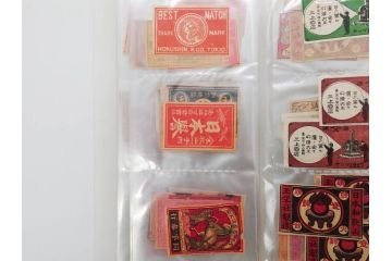 戦前　当時物　中国輸出用・日本など　マッチラベル129枚セット(マッチレッテル、マッチペーパー、燐寸、燐票、東京瓦斯株式會社、泰記洋行、三井洋行、カニ、蟹、海老、エビ、鼠、ねずみ、猿、サル、猪、孔雀、鹿、蝙蝠、コウモリ、象、ゾウ、蜂、ハチ、騎馬、人物、昆虫、広告、商標、ファイル付き、動物、神、日本製)(R-079244)
