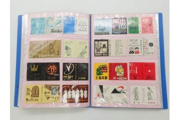 戦前〜戦後　当時物　レトロ　中国輸出用・日本など　マッチラベルなど727枚セット(燐寸、燐票、広告、商標、日本製、マッチレッテル、マッチペーパー、着物美人、菊水館、料理屋、ホテル、ベニス、フマキラー、化粧品、ヘチマコロン、喫茶、中央薬局、セイコー、時計、カフェー、菓子、パン、モダンガール、弓立ラヂオ店、井筒屋、人物、猫、ネコ、魚、花、麻雀、子供、人物、狛犬、ファイル付き)(R-079252)