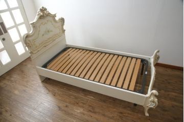 中古　イタリア高級家具　SILIK(シリック)　ロココ調　ヨーロピアンスタイルの空間を演出してくれるベッドフレーム(シングルサイズ)(R-079258)