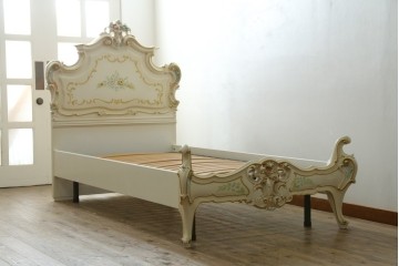 中古　イタリア高級家具　SILIK(シリック)　ロココ調　ヨーロピアンスタイルの空間を演出してくれるシングルサイズベッドフレーム　定価約85万円　(R-079258)