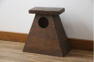 和製アンティーク　杉材　レトロな雰囲気あふれる踏み台(ステップ、花台、飾り台)(R-079259)
