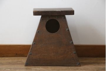 和製アンティーク　杉材　レトロな雰囲気あふれる踏み台(ステップ、花台、飾り台)(R-079259)