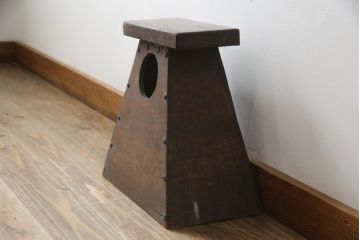和製アンティーク　杉材　レトロな雰囲気あふれる踏み台(ステップ、花台、飾り台)(R-079259)