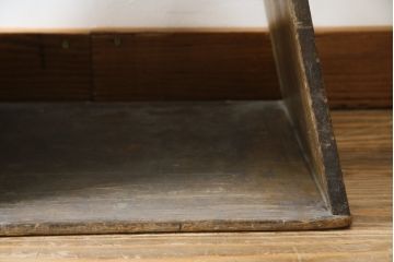 和製アンティーク　飾り台としても活躍するレトロな雰囲気の踏み台(ステップ、階段、花台、ディスプレイ雑貨)(R-079260)