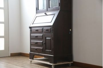 中古　北海道民芸家具　収納に便利な本棚付き!!　シックなビューローブックケース(ライティングビューロー、簿記机、引き出し、ブックシェルフ、本棚、飾り棚、収納棚、ワークデスク、在宅ワーク、在宅用)(定価約50万円)(R-079263)