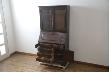 中古　北海道民芸家具　収納に便利な本棚付き!!　シックなビューローブックケース(ライティングビューロー、簿記机、引き出し、ブックシェルフ、本棚、飾り棚、収納棚、ワークデスク、在宅ワーク、在宅用)(定価約50万円)(R-079263)