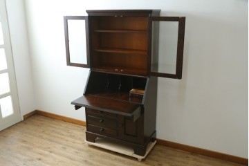 中古　北海道民芸家具　収納に便利な本棚付き!!シックなビューローブックケース　定価約50万円　(R-079263)
