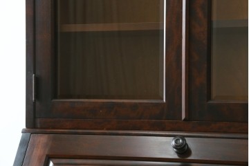 中古　北海道民芸家具　収納に便利な本棚付き!!シックなビューローブックケース　定価約50万円　(R-079263)