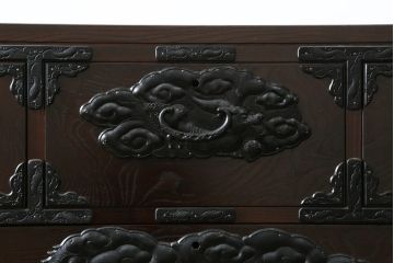 中古　美品!!　岩手民芸家具　存在感のある大振りの龍の金具が魅力的な南部車箪笥(南部箪笥、和たんす、衣装タンス、収納箪笥、整理箪笥、引き出し、サイドチェスト)(R-079265)