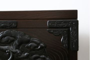 中古　美品!!　岩手民芸家具　存在感のある大振りの龍の金具が魅力的な南部車箪笥(南部箪笥、和たんす、衣装タンス、収納箪笥、整理箪笥、引き出し、サイドチェスト)(R-079265)