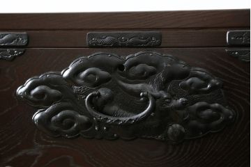 中古　美品!!　岩手民芸家具　存在感のある大振りの龍の金具が魅力的な南部車箪笥(南部箪笥、和たんす、衣装タンス、収納箪笥、整理箪笥、引き出し、サイドチェスト)(R-079265)