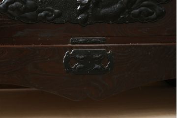 中古　美品!!　岩手民芸家具　存在感のある大振りの龍の金具が魅力的な南部車箪笥(南部箪笥、和たんす、衣装タンス、収納箪笥、整理箪笥、引き出し、サイドチェスト)(R-079265)
