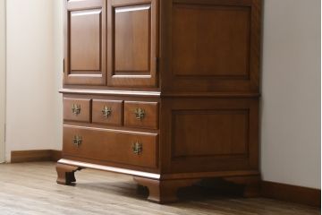 中古　美品　横浜ダニエル(daniel)　アーリーアメリカンシリーズ　気品ある佇まいが魅力的なワードローブ(洋服タンス、収納棚、戸棚、キャビネット)(定価約100万円)(R-079266)