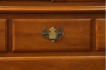 中古　美品　横浜ダニエル(daniel)　アーリーアメリカンシリーズ　気品ある佇まいが魅力的なワードローブ(洋服タンス、収納棚、戸棚、キャビネット)(定価約100万円)(R-079266)