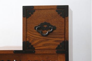 中古　美品　ニレ材　両面使いで場所を選ばずにお部屋づくりを楽しめる小振りな階段箪笥(和たんす、収納タンス、戸棚、引き出し)(R-079267)
