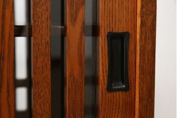 中古　美品　ニレ材　両面使いで場所を選ばずにお部屋づくりを楽しめる小振りな階段箪笥(和たんす、収納タンス、戸棚、引き出し)(R-079267)