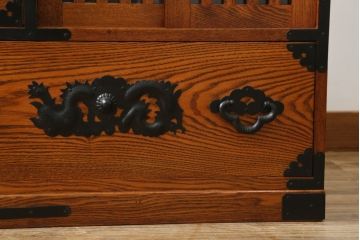 中古　美品　ニレ材　両面使いで場所を選ばずにお部屋づくりを楽しめる小振りな階段箪笥(和たんす、収納タンス、戸棚、引き出し)(R-079267)