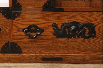 中古　美品　ニレ材　両面使いで場所を選ばずにお部屋づくりを楽しめる小振りな階段箪笥(和たんす、収納タンス、戸棚、引き出し)(R-079267)