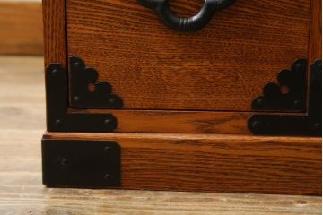 中古　美品　ニレ材　両面使いで場所を選ばずにお部屋づくりを楽しめる小振りな階段箪笥(和たんす、収納タンス、戸棚、引き出し)(R-079267)