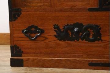 中古　美品　ニレ材　両面使いで場所を選ばずにお部屋づくりを楽しめる小振りな階段箪笥(和たんす、収納タンス、戸棚、引き出し)(R-079267)