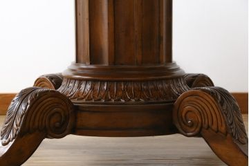 中古　特大!!　アメリカ最高級家具　Century Furniture(センチュリー・ファニチャー)　ノーフォーク(NORFOLK)　クラシカルで重厚な佇まいが魅力のラウンドペデスタルダイニングテーブル(丸テーブル、円卓、6人掛け、6P、4人掛け、4P、食卓)(定価推定約150万円前後)(R-079268)