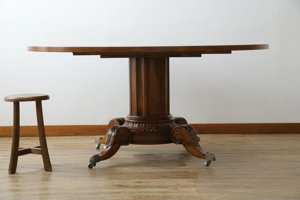 中古　特大!!　アメリカ最高級家具　Century Furniture(センチュリー・ファニチャー)　ノーフォーク(NORFOLK)　クラシカルで重厚な佇まいが魅力のラウンドペデスタルダイニングテーブル　定価推定約150万円前後　(R-079268)