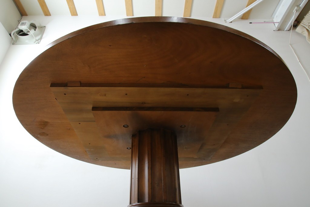 中古　特大!!　アメリカ最高級家具　Century Furniture(センチュリー・ファニチャー)　ノーフォーク(NORFOLK)　クラシカルで重厚な佇まいが魅力のラウンドペデスタルダイニングテーブル　定価推定約150万円前後　(R-079268)