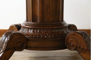 中古　特大!!　アメリカ最高級家具　Century Furniture(センチュリー・ファニチャー)　ノーフォーク(NORFOLK)　クラシカルで重厚な佇まいが魅力のラウンドペデスタルダイニングテーブル　定価推定約150万円前後　(R-079268)