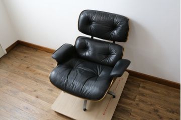アメリカビンテージ　Hermanmiller(ハーマンミラー社)　希少!!　ローズウッド材　クラシック　身体を包み込むようなフォルムが魅力のイームズラウンジチェア&オットマン(本革、レザーチェア、椅子、イス、1人掛けソファ、1Pソファ、アームチェア、フットスツール、ヴィンテージ)(R-079269)