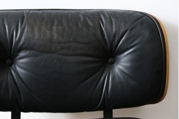 アメリカビンテージ　Hermanmiller(ハーマンミラー社)　希少!!　ローズウッド材　クラシック　身体を包み込むようなフォルムが魅力のイームズラウンジチェア&オットマン(本革、レザーチェア、椅子、イス、1人掛けソファ、1Pソファ、アームチェア、フットスツール、ヴィンテージ)(R-079269)