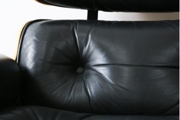 アメリカビンテージ　Hermanmiller(ハーマンミラー社)　希少!!　ローズウッド材　クラシック　身体を包み込むようなフォルムが魅力のイームズラウンジチェア&オットマン(本革、レザーチェア、椅子、イス、1人掛けソファ、1Pソファ、アームチェア、フットスツール、ヴィンテージ)(R-079269)