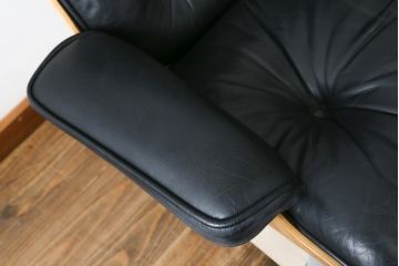 アメリカビンテージ　Hermanmiller(ハーマンミラー社)　希少!!　ローズウッド材　クラシック　身体を包み込むようなフォルムが魅力のイームズラウンジチェア&オットマン(本革、レザーチェア、椅子、イス、1人掛けソファ、1Pソファ、アームチェア、フットスツール、ヴィンテージ)(R-079269)