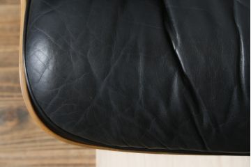 アメリカビンテージ　Hermanmiller(ハーマンミラー社)　希少!!　ローズウッド材　クラシック　身体を包み込むようなフォルムが魅力のイームズラウンジチェア&オットマン(本革、レザーチェア、椅子、イス、1人掛けソファ、1Pソファ、アームチェア、フットスツール、ヴィンテージ)(R-079269)