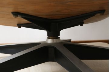 アメリカビンテージ　Hermanmiller(ハーマンミラー社)　希少!!　ローズウッド材　クラシック　身体を包み込むようなフォルムが魅力のイームズラウンジチェア&オットマン(本革、レザーチェア、椅子、イス、1人掛けソファ、1Pソファ、アームチェア、フットスツール、ヴィンテージ)(R-079269)