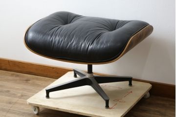 アメリカビンテージ　Hermanmiller(ハーマンミラー社)　希少!!　ローズウッド材　クラシック　身体を包み込むようなフォルムが魅力のイームズラウンジチェア&オットマン(本革、レザーチェア、椅子、イス、1人掛けソファ、1Pソファ、アームチェア、フットスツール、ヴィンテージ)(R-079269)