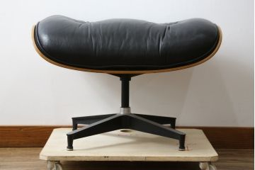 アメリカビンテージ　Hermanmiller(ハーマンミラー社)　希少!!　ローズウッド材　クラシック　身体を包み込むようなフォルムが魅力のイームズラウンジチェア&オットマン(本革、レザーチェア、椅子、イス、1人掛けソファ、1Pソファ、アームチェア、フットスツール、ヴィンテージ)(R-079269)