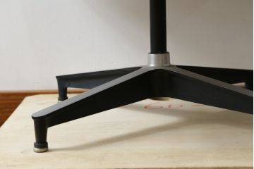 アメリカビンテージ　Hermanmiller(ハーマンミラー社)　希少!!　ローズウッド材　クラシック　身体を包み込むようなフォルムが魅力のイームズラウンジチェア&オットマン(本革、レザーチェア、椅子、イス、1人掛けソファ、1Pソファ、アームチェア、フットスツール、ヴィンテージ)(R-079269)