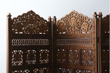 アジアンビンテージ　チーク材　お部屋に華やかな印象をプラスしてくれる総彫りの4連衝立て(パーテーション、間仕切り、衝い立て、つい立て、店舗什器、ヴィンテージ)(R-079270)