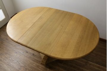 ヨーロッパビンテージ　オーク材　脚の装飾がクラシカルな雰囲気を醸し出すエクステンションテーブル(ダイニングテーブル、丸テーブル、ラウンドテーブル、円卓、オーバルテーブル、食卓、4人掛け、6人掛け、ヴィンテージ)(R-079271)