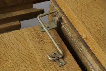 ヨーロッパビンテージ　オーク材　脚の装飾がクラシカルな雰囲気を醸し出すエクステンションテーブル(ダイニングテーブル、丸テーブル、ラウンドテーブル、円卓、オーバルテーブル、食卓、4人掛け、6人掛け、ヴィンテージ)(R-079271)