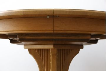 ヨーロッパビンテージ　オーク材　脚の装飾がクラシカルな雰囲気を醸し出すエクステンションテーブル(ダイニングテーブル、丸テーブル、ラウンドテーブル、円卓、オーバルテーブル、食卓、4人掛け、6人掛け、ヴィンテージ)(R-079271)