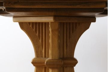 ヨーロッパビンテージ　オーク材　脚の装飾がクラシカルな雰囲気を醸し出すエクステンションテーブル(ダイニングテーブル、丸テーブル、ラウンドテーブル、円卓、オーバルテーブル、食卓、4人掛け、6人掛け、ヴィンテージ)(R-079271)
